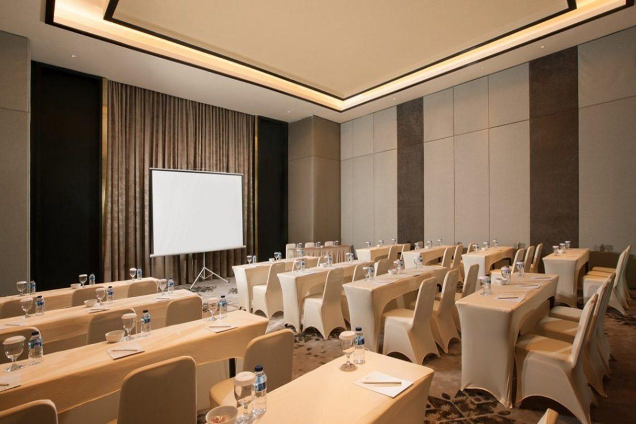 Hotel Santika Premiere Bandara Palembang Eksteriør billede