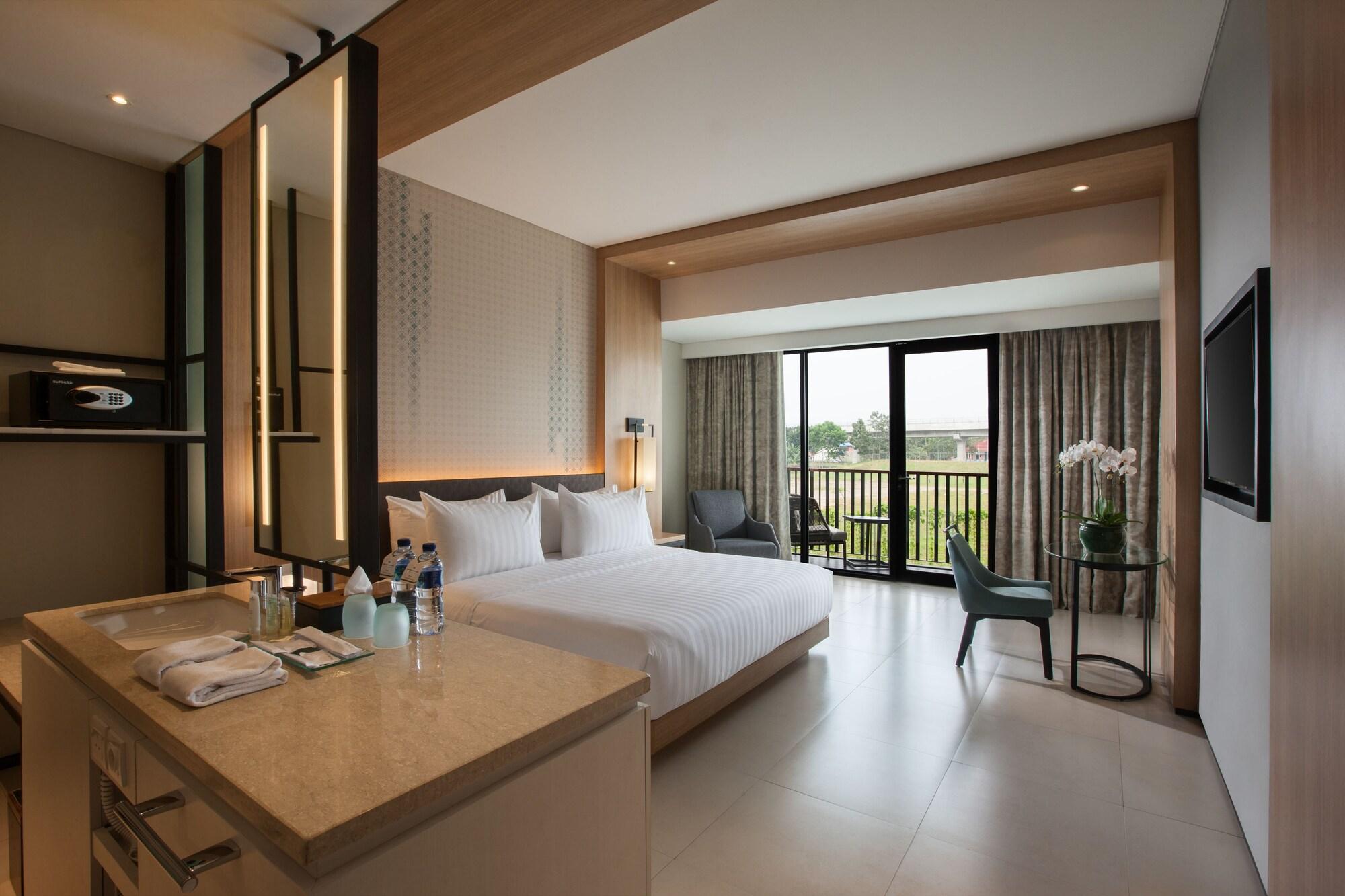 Hotel Santika Premiere Bandara Palembang Eksteriør billede