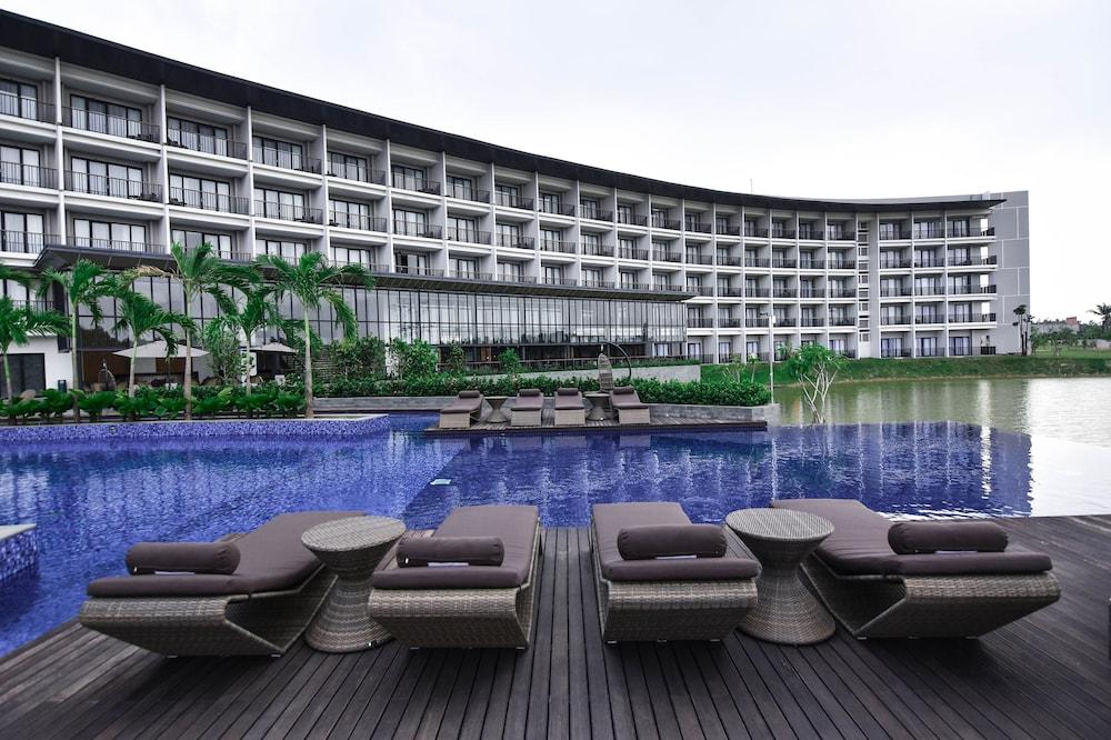Hotel Santika Premiere Bandara Palembang Eksteriør billede