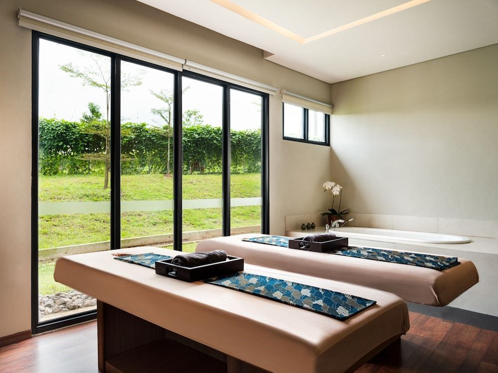 Hotel Santika Premiere Bandara Palembang Eksteriør billede