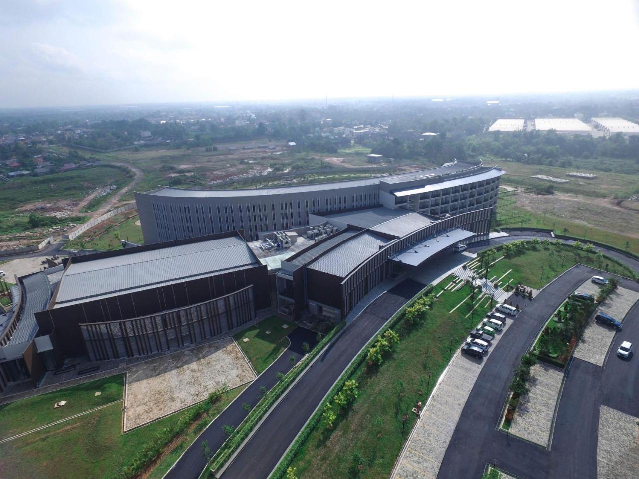 Hotel Santika Premiere Bandara Palembang Eksteriør billede